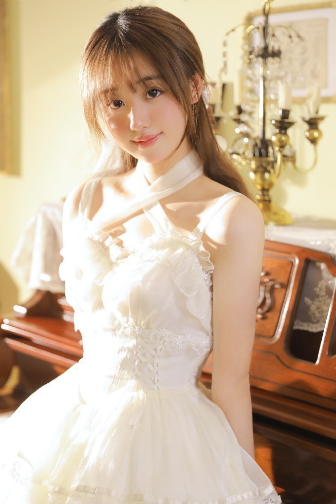 《被裁掉的女孩》女主角方桃子与易梦玲神似引发热议